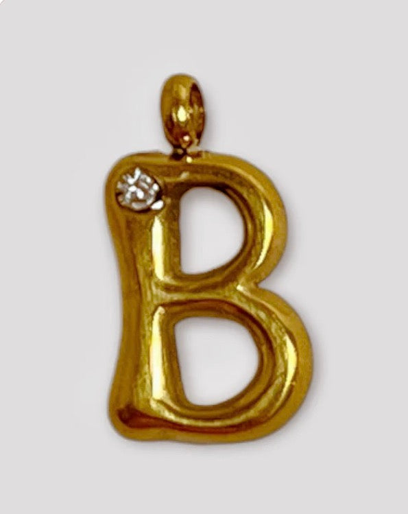 Necklace with letter with pearls