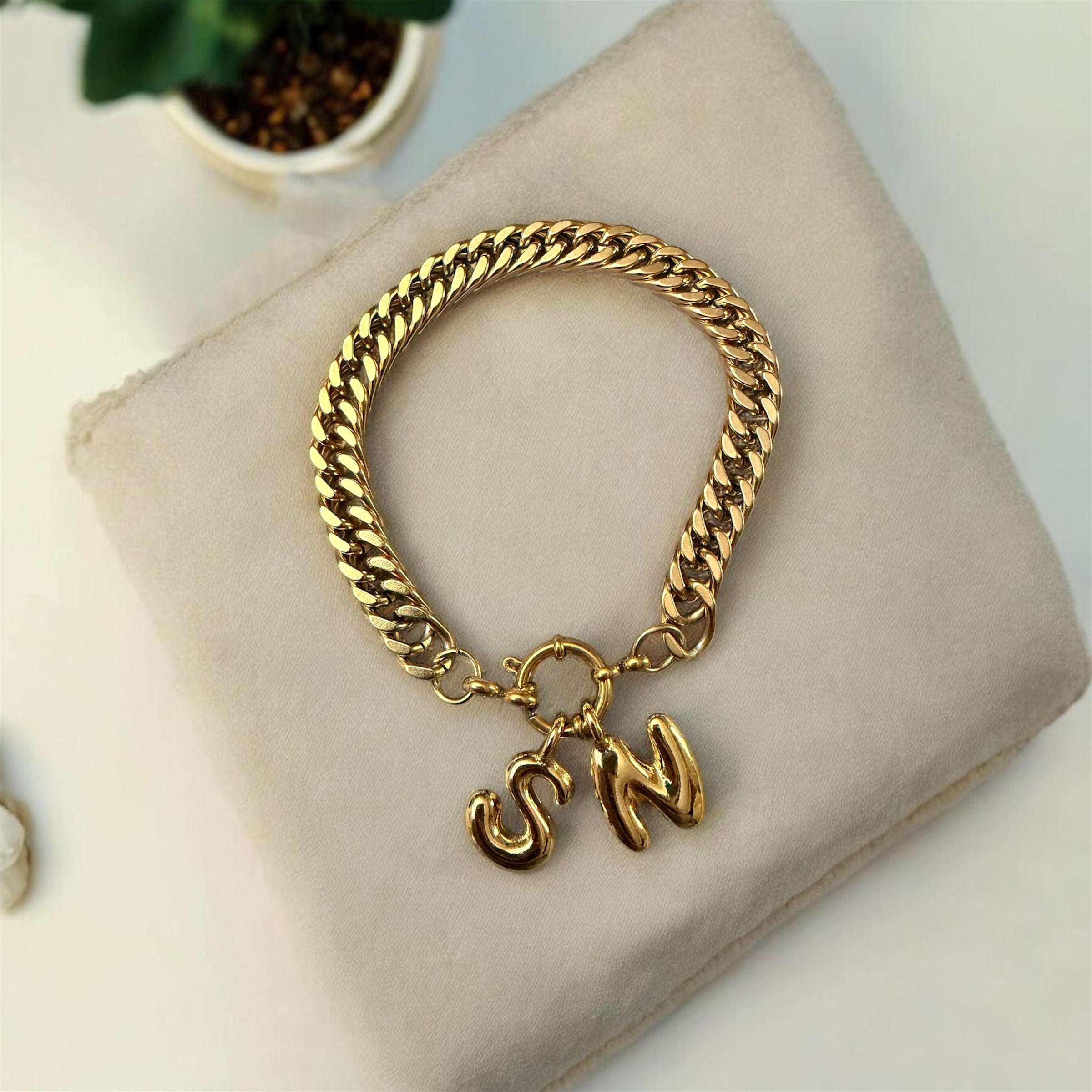 Bracelet with 2 letters